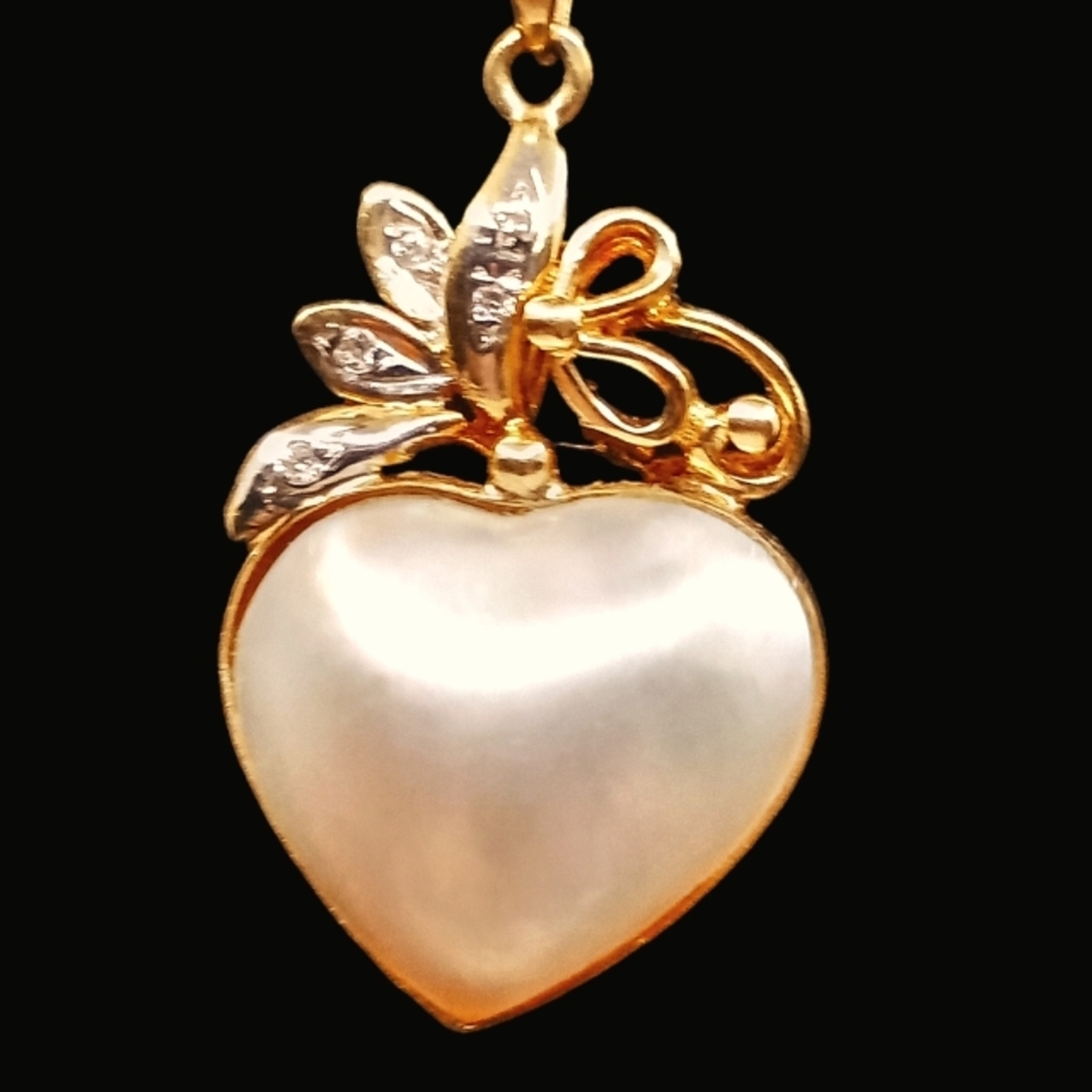 18K Yellow Gold Heart-Shaped Mabè Pearl and Diamond Pendant